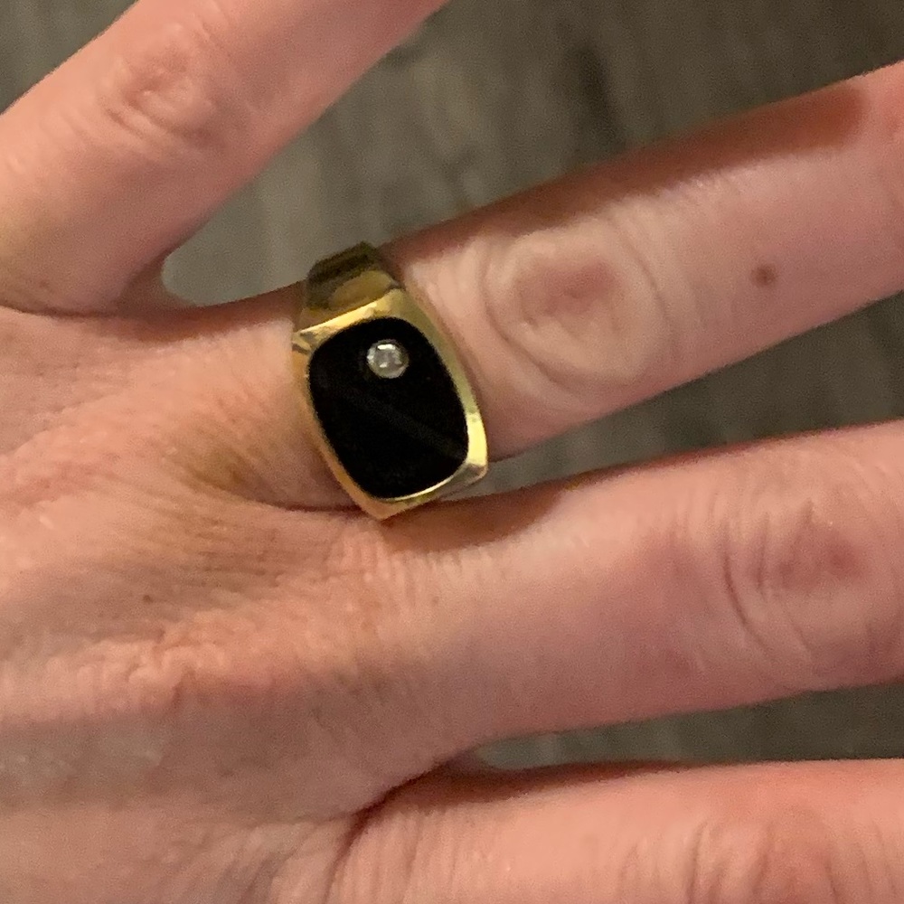 Two Men’s Gold Rings - Picture 2 of 8